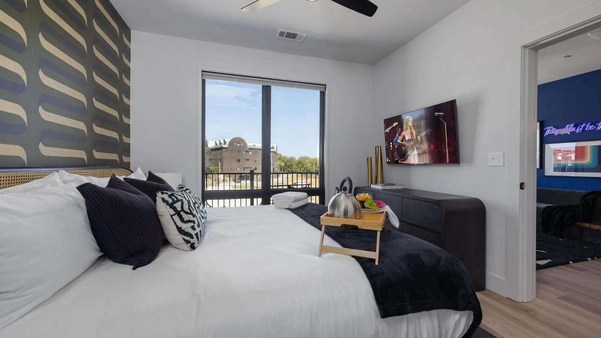 Penthouse Blues-Odyssey-Pool & Gym-Mins 2 Broadway Villa Nashville