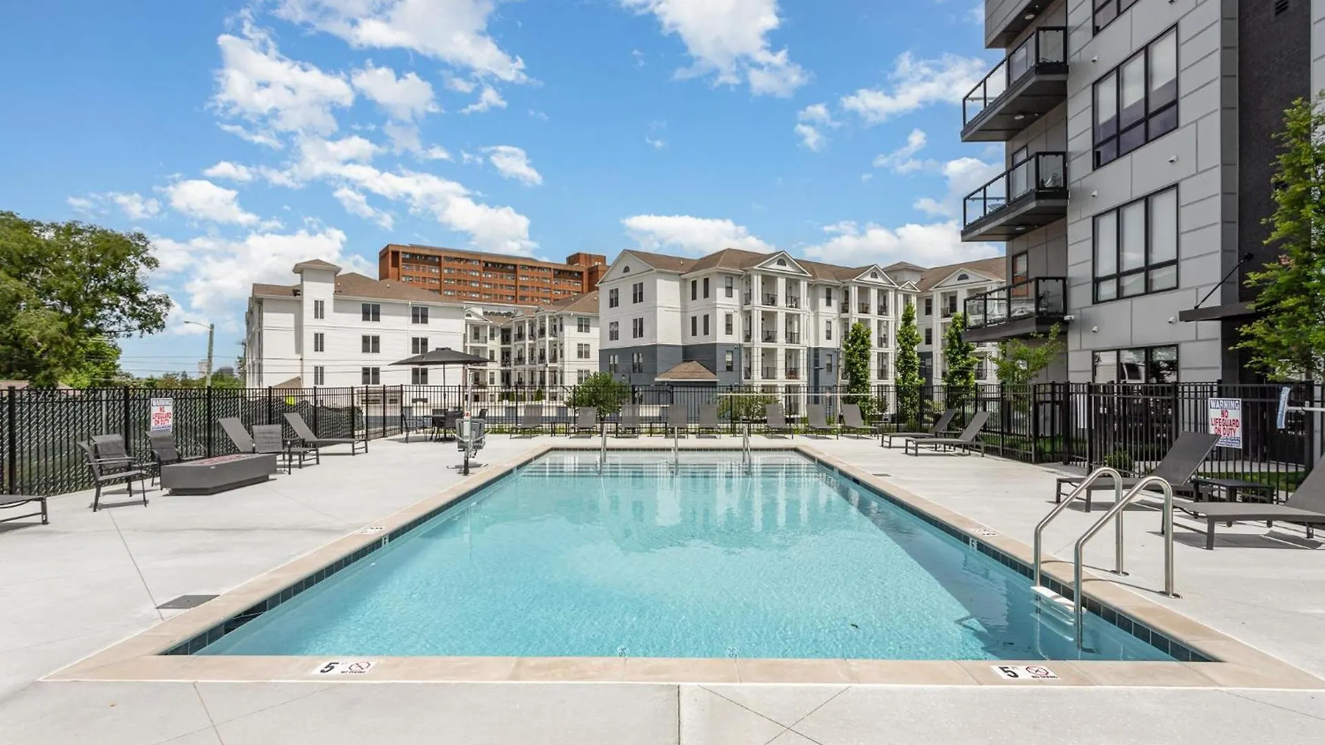Holiday home Penthouse Blues-Odyssey-Pool & Gym-Mins 2 Broadway Villa Nashville